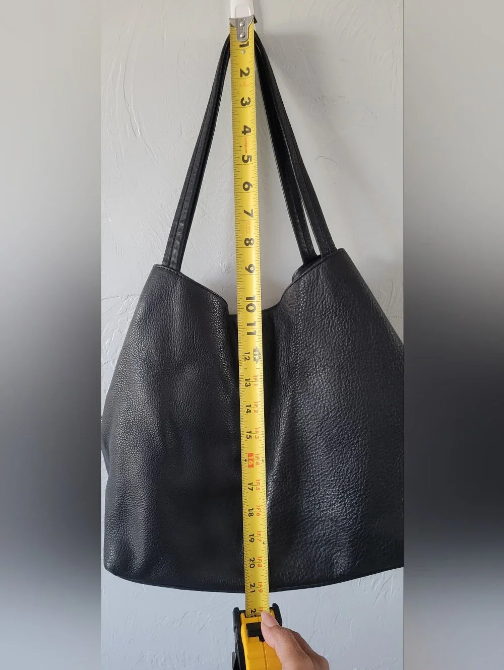 Vince Camuto Black Leather Bag Quiet Luxury Work Travel Mob Wife Chic